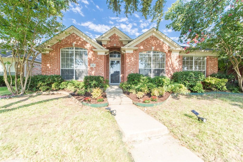 334 Touchdown Drive, Irving, TX 75063