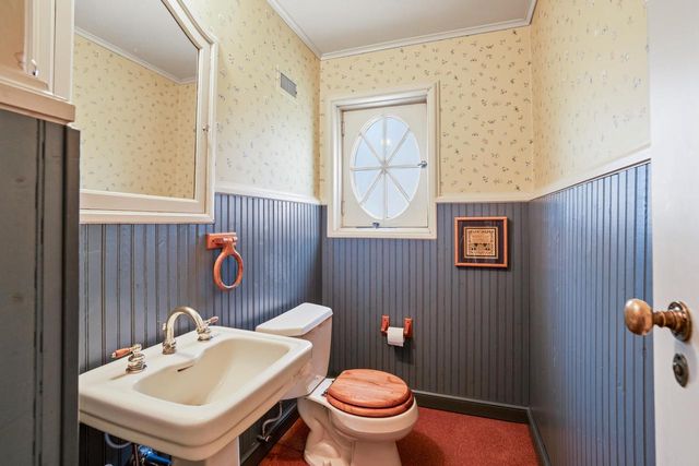 2005 N 72nd STREET, Wauwatosa, WI 53213