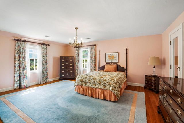 2005 N 72nd STREET, Wauwatosa, WI 53213