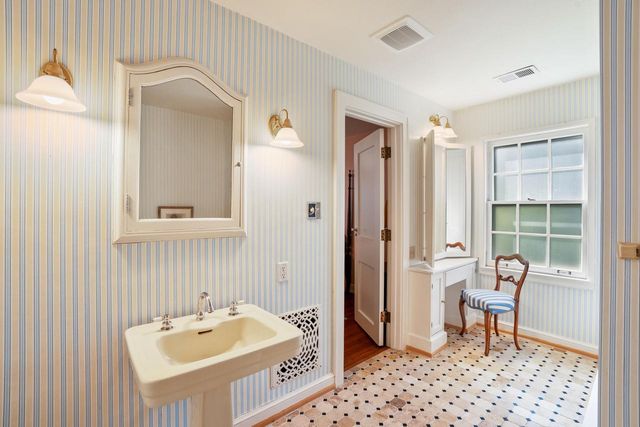 2005 N 72nd STREET, Wauwatosa, WI 53213