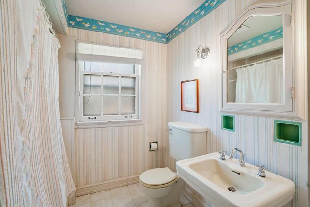 2005 N 72nd STREET, Wauwatosa, WI 53213