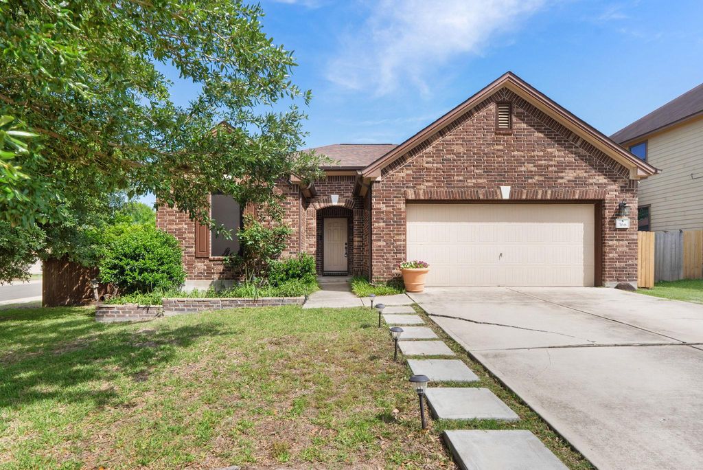 366 Matthews LN, Kyle, TX 78640