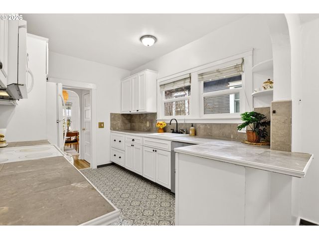 3827 Se LINCOLN St, Portland, OR 97214