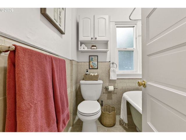 3827 Se LINCOLN St, Portland, OR 97214