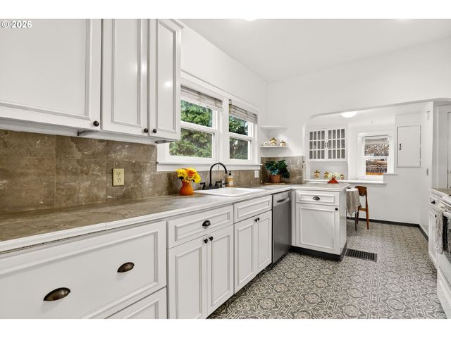 3827 Se LINCOLN St, Portland, OR 97214