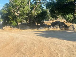 2 W 4th St, Perris, CA 92570