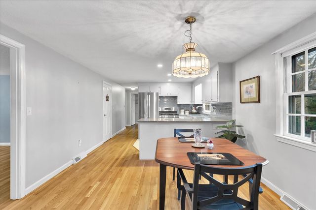 27 Lietrim Circle, Centerville, MA 02632