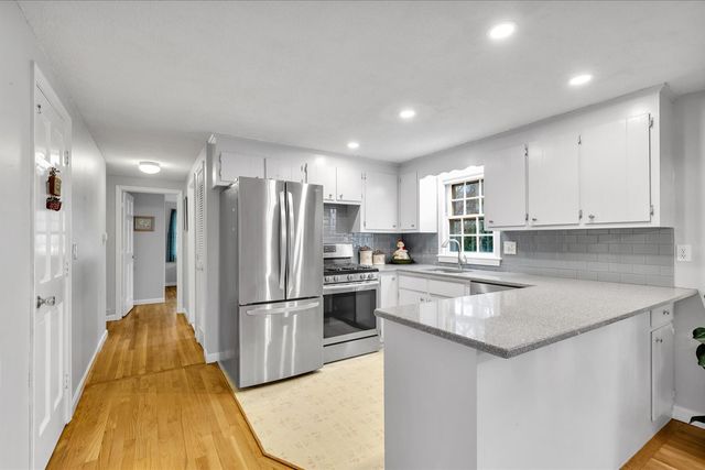 27 Lietrim Circle, Centerville, MA 02632