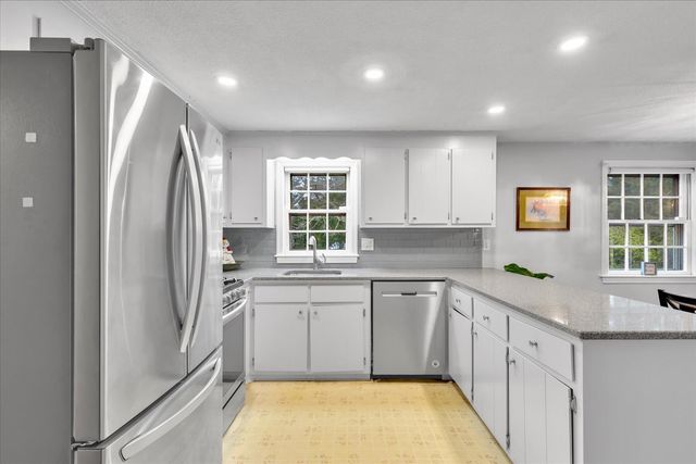 27 Lietrim Circle, Centerville, MA 02632