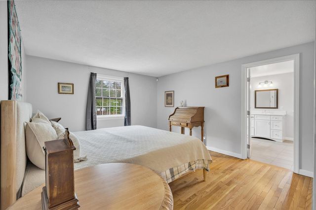 27 Lietrim Circle, Centerville, MA 02632