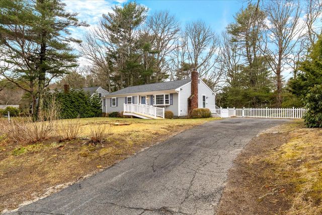 27 Lietrim Circle, Centerville, MA 02632