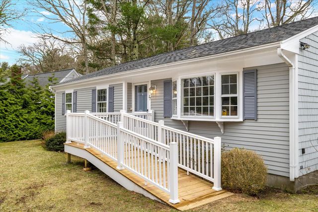 27 Lietrim Circle, Centerville, MA 02632