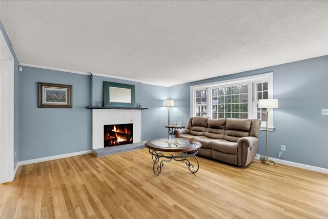 27 Lietrim Circle, Centerville, MA 02632