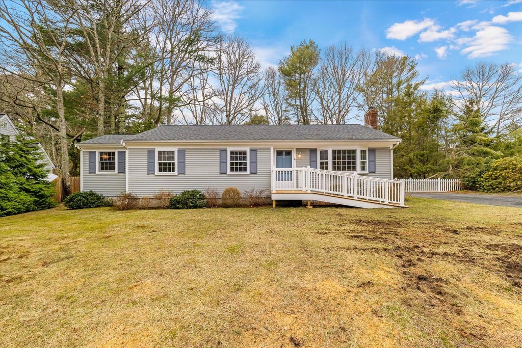 27 Lietrim Circle, Centerville, MA 02632