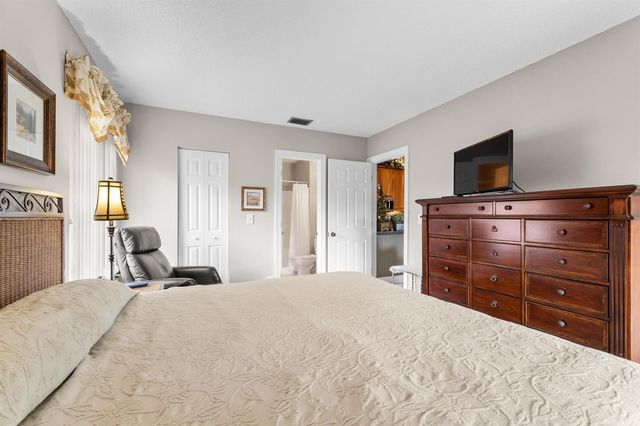 6426 Chasewood Drive E, Jupiter, FL 33458