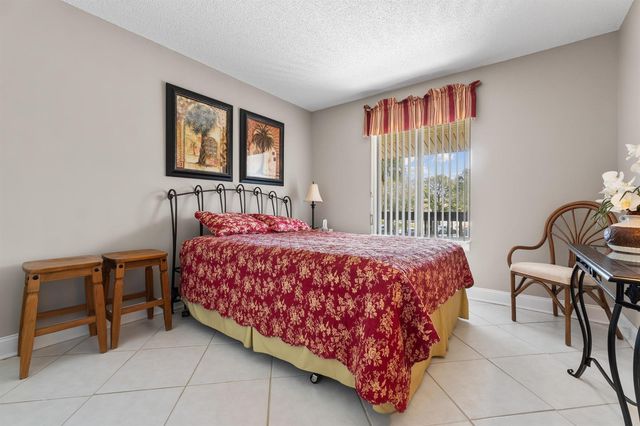 6426 Chasewood Drive E, Jupiter, FL 33458