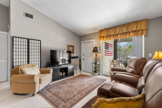 6426 Chasewood Drive E, Jupiter, FL 33458