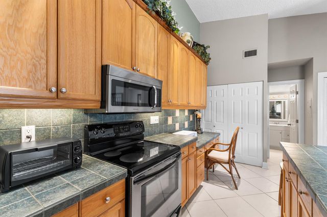 6426 Chasewood Drive E, Jupiter, FL 33458