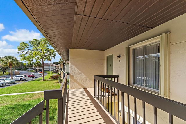 6426 Chasewood Drive E, Jupiter, FL 33458