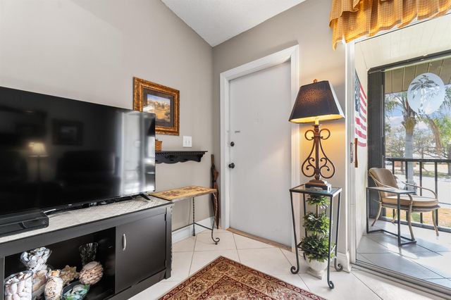 6426 Chasewood Drive E, Jupiter, FL 33458