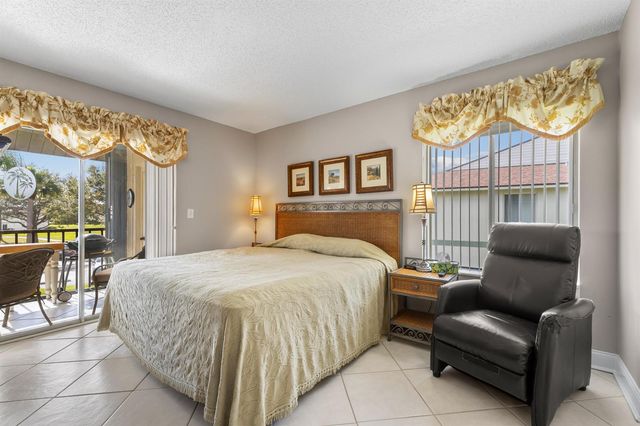 6426 Chasewood Drive E, Jupiter, FL 33458