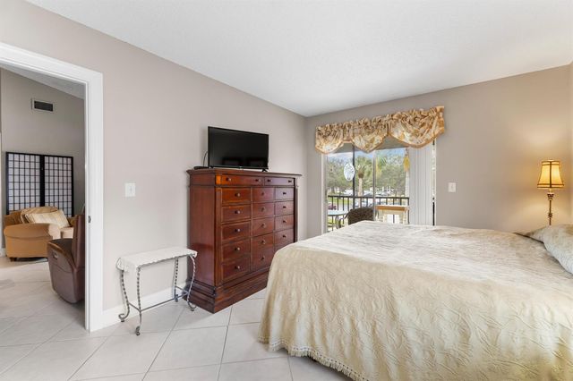6426 Chasewood Drive E, Jupiter, FL 33458