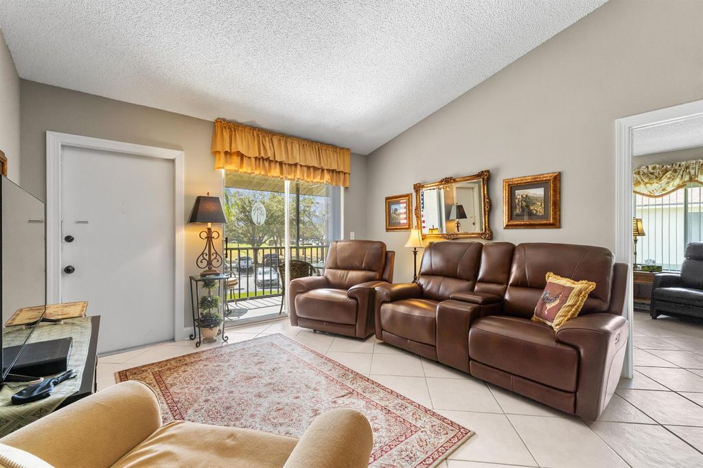 6426 Chasewood Drive E, Jupiter, FL 33458