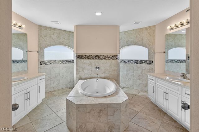 309 NW 5th TER, Cape Coral, FL 33993