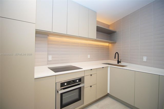 2899 Collins Ave 1422, Miami Beach, FL 33140