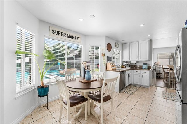 3240 W Avenue J3, Lancaster, CA 93536