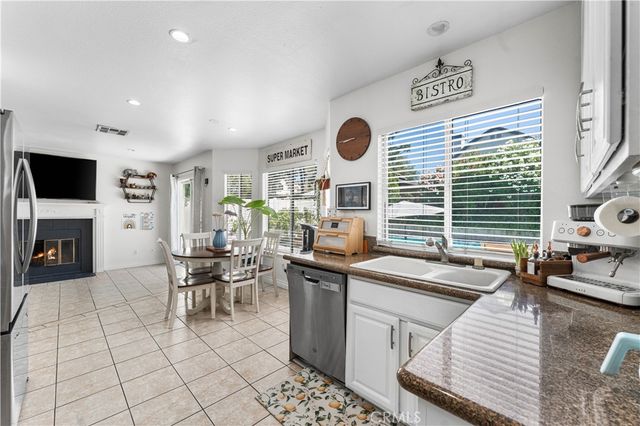 3240 W Avenue J3, Lancaster, CA 93536