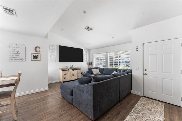 3240 W Avenue J3, Lancaster, CA 93536