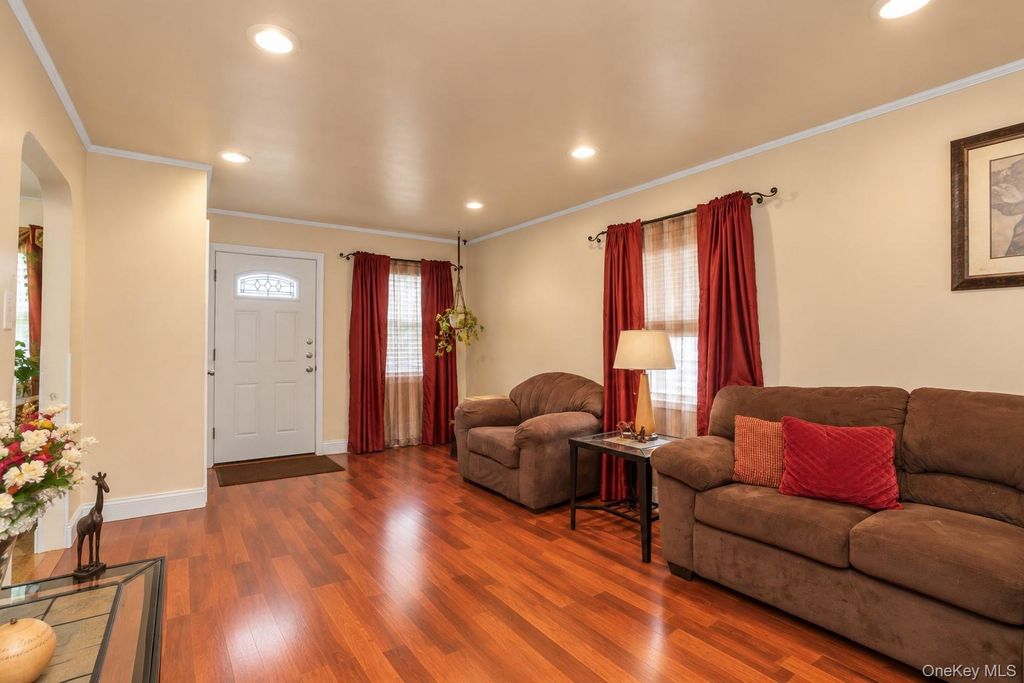 12 Kingston Street, Elmont, NY 11003 — photo 3