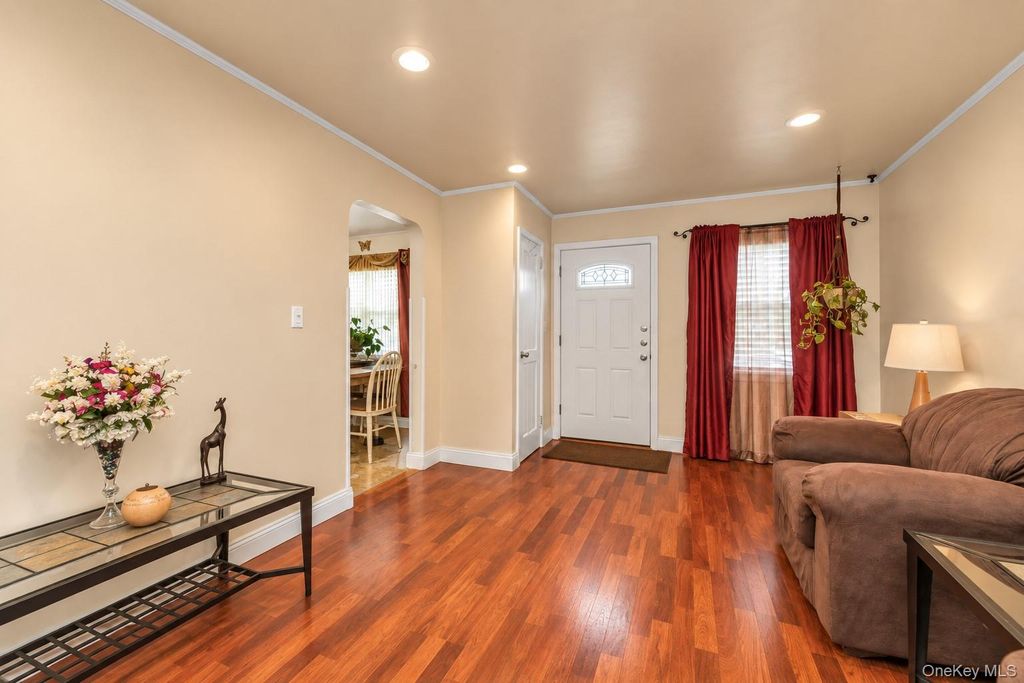 12 Kingston Street, Elmont, NY 11003 — photo 4