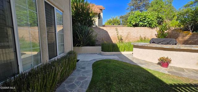 2792 Sandhurst Avenue, Thousand Oaks, CA 91362