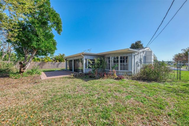 6742 BOWLINE DRIVE, Sarasota, FL 34231