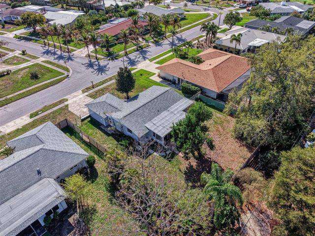 6742 BOWLINE DRIVE, Sarasota, FL 34231