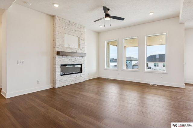 11121 N 162 Circle, Bennington, NE 68007