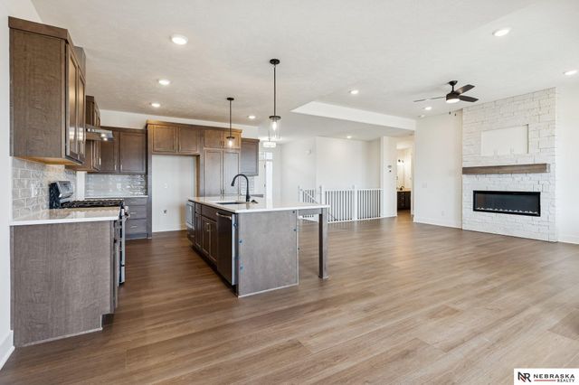 11121 N 162 Circle, Bennington, NE 68007