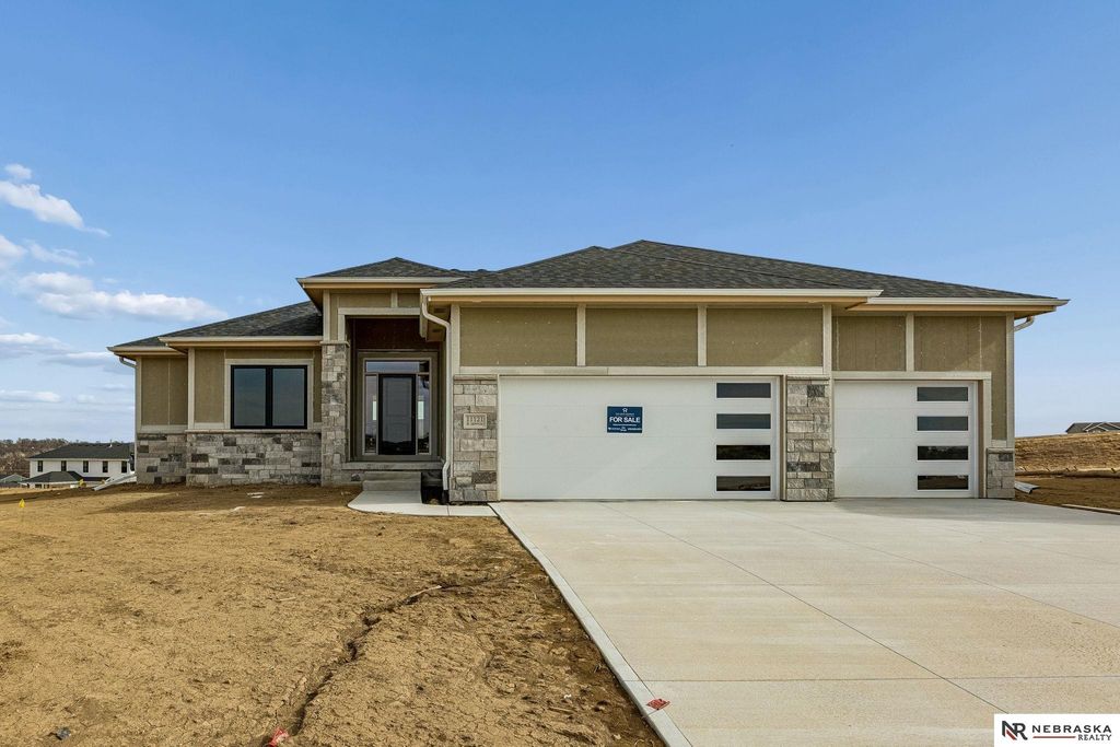 11121 N 162 Circle, Bennington, NE 68007