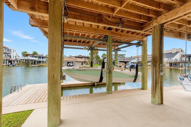 16602 Bahama Way, Jamaica Beach, TX 77554