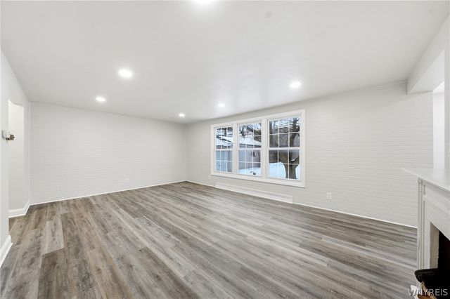 39 Hartford Road, Amherst, NY 14226