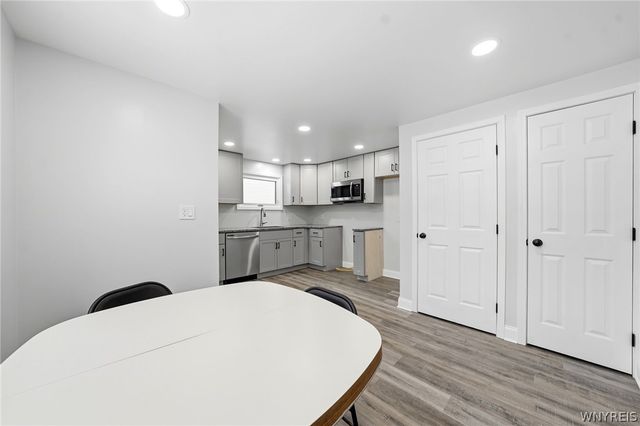 39 Hartford Road, Amherst, NY 14226