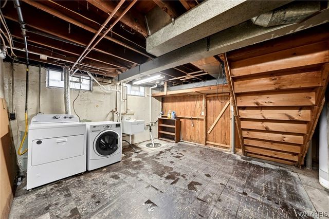 39 Hartford Road, Amherst, NY 14226