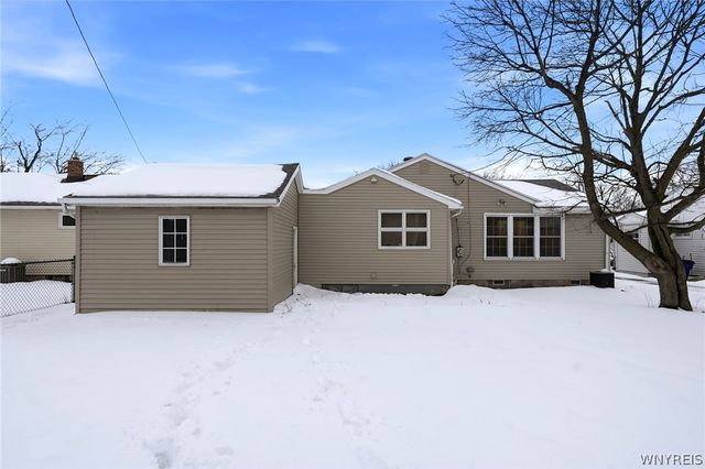 39 Hartford Road, Amherst, NY 14226