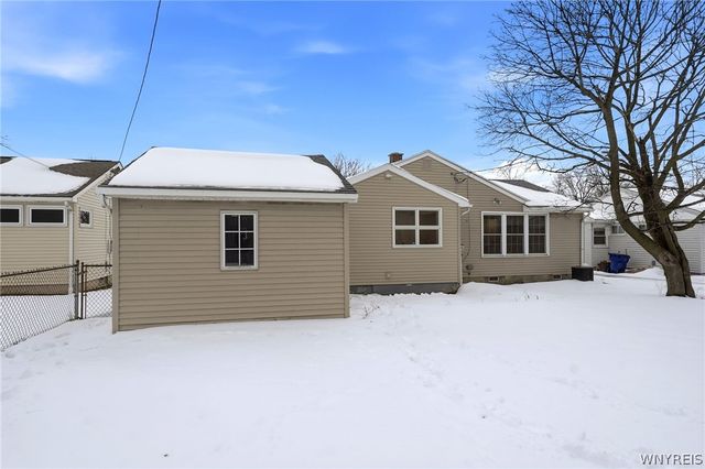 39 Hartford Road, Amherst, NY 14226