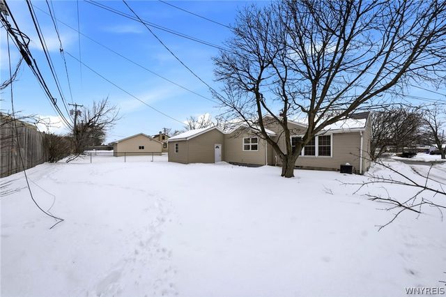 39 Hartford Road, Amherst, NY 14226