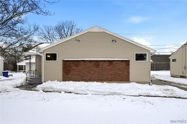 39 Hartford Road, Amherst, NY 14226