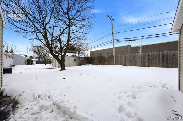 39 Hartford Road, Amherst, NY 14226