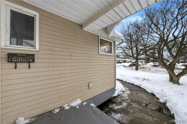 39 Hartford Road, Amherst, NY 14226